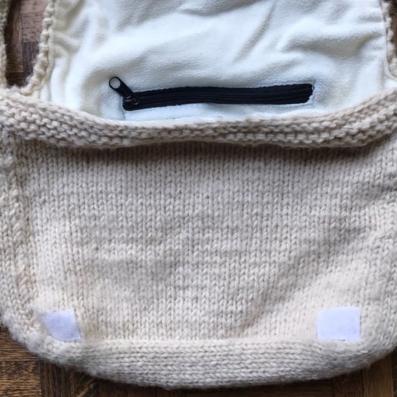 Peace sign purse with velcro closures - Picture 3 of 6